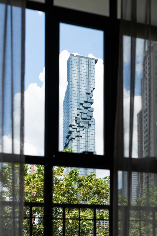 Warm Window Silom - image 4