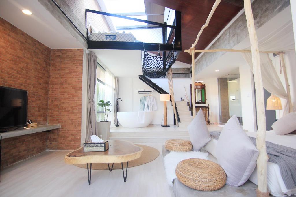 YOLO Bangkok Boutique Hotel - main image