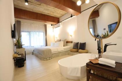 YOLO Bangkok Boutique Hotel - image 15