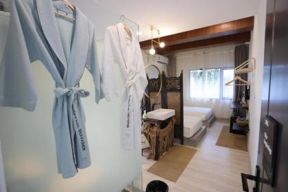 YOLO Bangkok Boutique Hotel - image 16