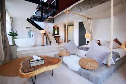 YOLO Bangkok Boutique Hotel - image 4