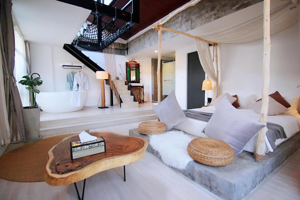 YOLO Bangkok Boutique Hotel - image 4