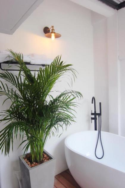 YOLO Bangkok Boutique Hotel - image 8
