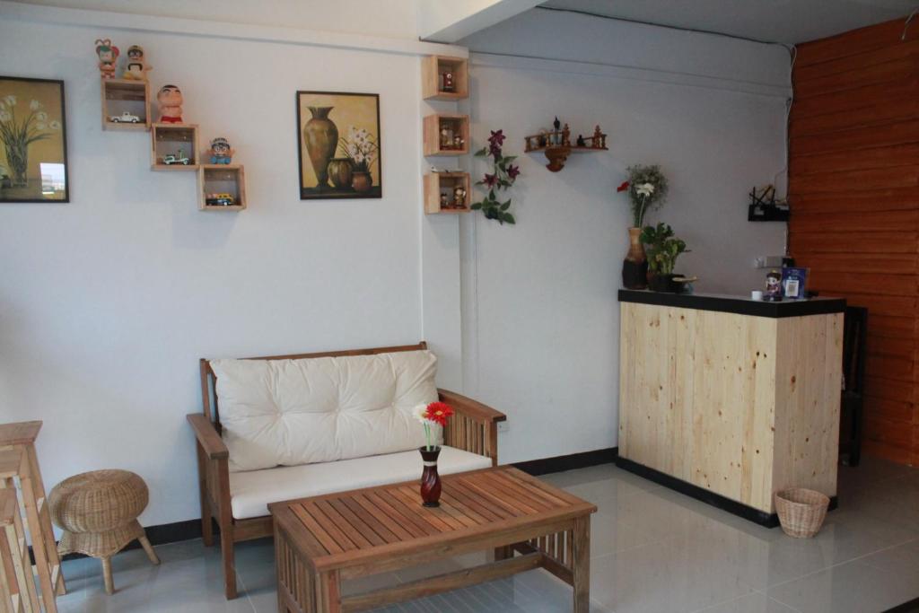 Happy Hostel - image 5
