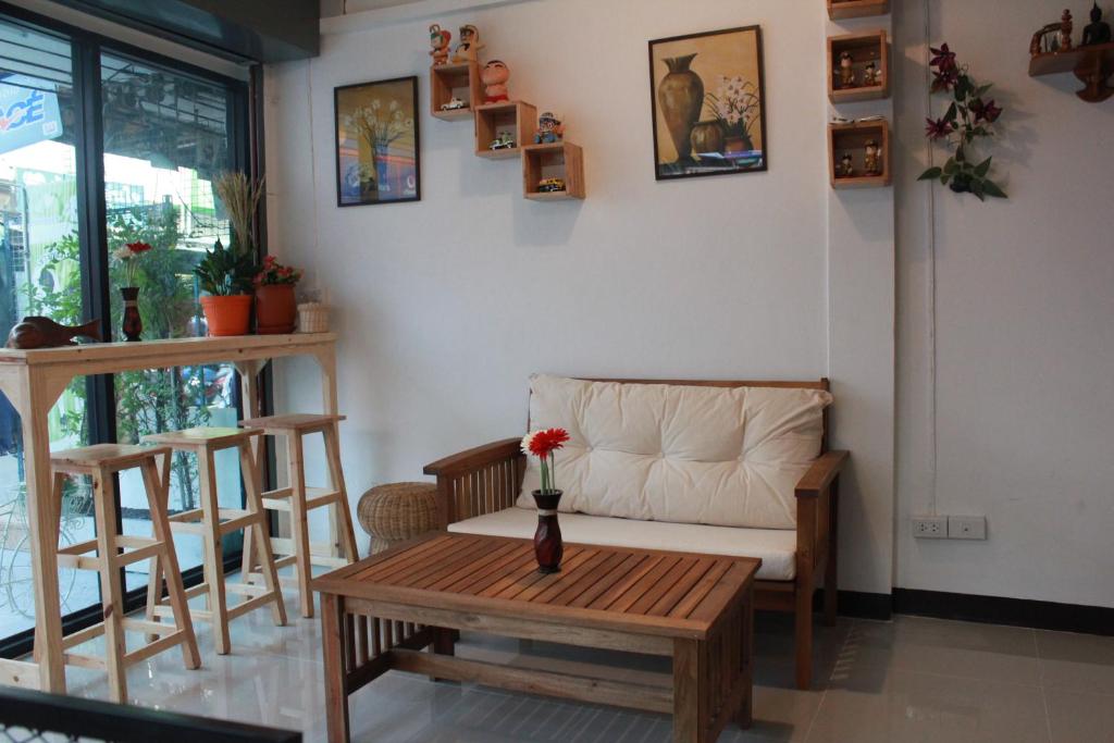 Happy Hostel - image 7