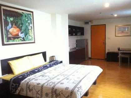 Panoramic City View Room at Silom - image 10