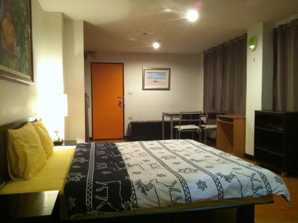 Panoramic City View Room at Silom - image 2