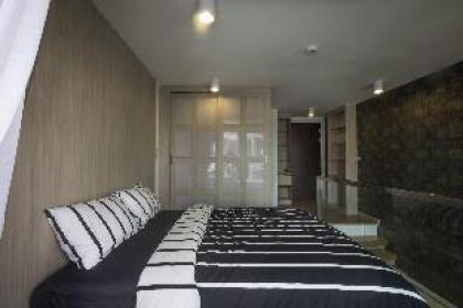 Bangkok Duplex Condo Near BTS with Hi-Speed WiFi - image 2