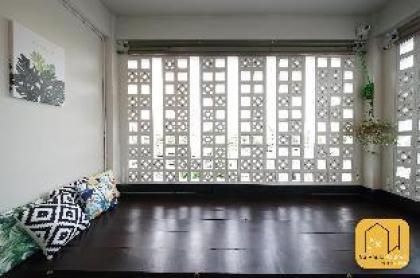 Vegan/Vegetarian Bed&Breakfast in Old Bangkok-BLUE - image 13