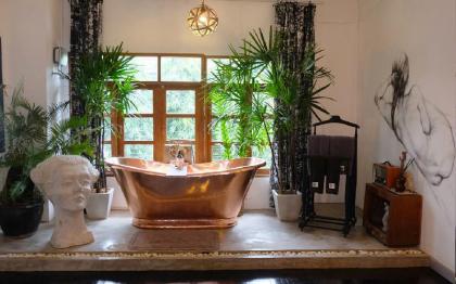 Artistic 3 br Home & Copper Bath 