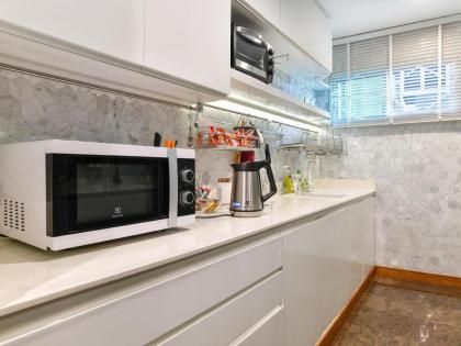 Centrally located 3 BDR Duplex w train access - image 14