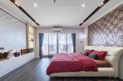 Luxury Room with River view in Central of Bangkok - image 17