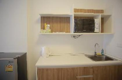 Pool view condo Sukhumvit area 5 min to BTS - image 8