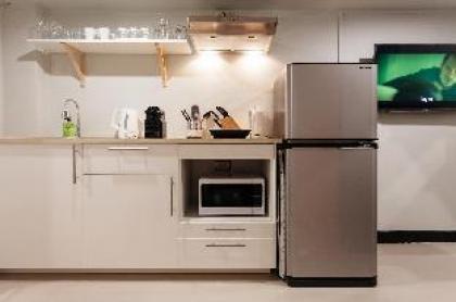 S1 Large Duplex Silom 3 Beds Full Kitchen WIFI - image 10