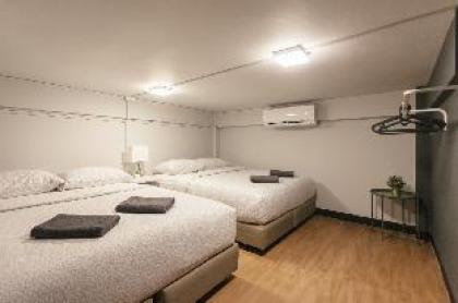 S1 Large Duplex Silom 3 Beds Full Kitchen WIFI - image 12