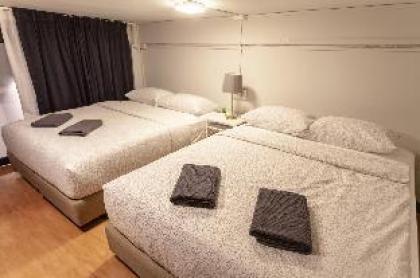 S1 Large Duplex Silom 3 Beds Full Kitchen WIFI - image 2