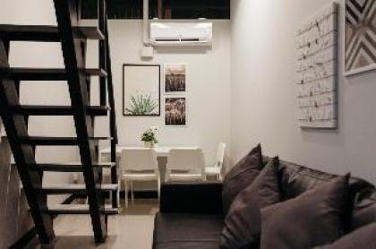 S1 Large Duplex Silom 3 Beds Full Kitchen WIFI - image 4