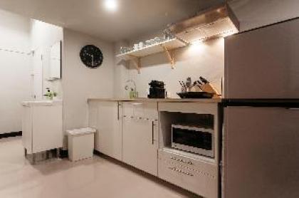 S1 Large Duplex Silom 3 Beds Full Kitchen WIFI - image 8