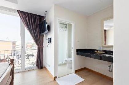 Deluxe Double Bed (DDB)-Royale 8 Ville - image 6