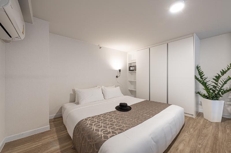 Q-Box Hotel Bangkok Blossom (SHA Plus) - image 5