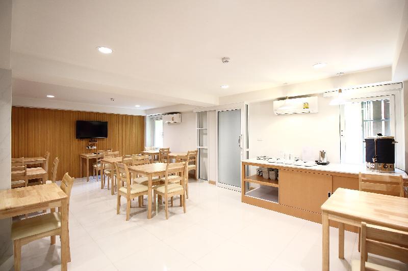 Super OYO 483 Pannee Hotel Khaosan - image 5