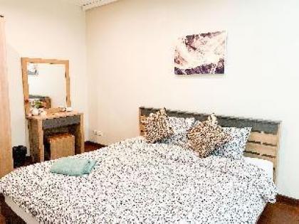 Family Friendly! Hot spot in Bangkok cozy house! - image 18
