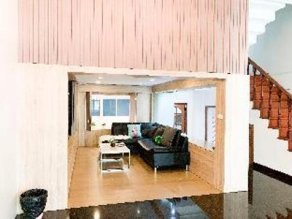 Family Friendly! Hot spot in Bangkok cozy house! - image 7