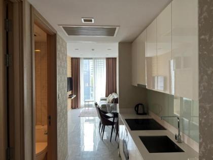 Hyde Sukhumvit11 (4 Floor)