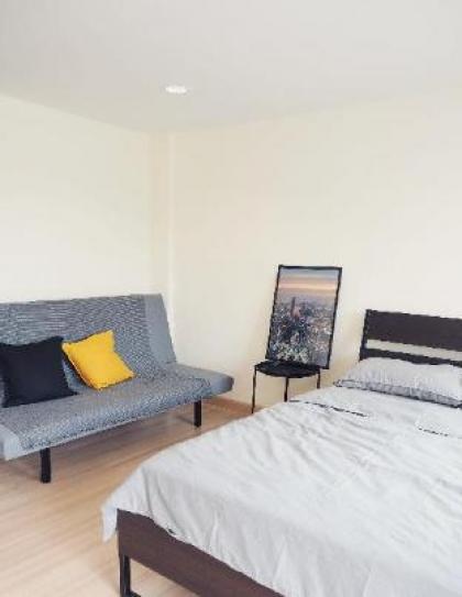 Hostbox Bangkok - Triple Room - image 8
