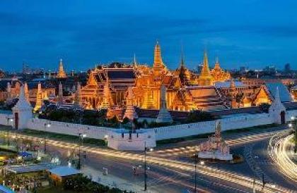  Relax in a Grand Living Space in Sathorn - image 5