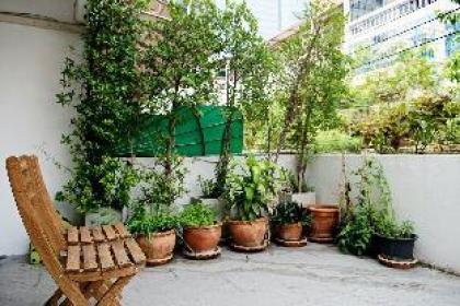 Elegant Oriental Home with Rooftop Terrace/BTS - image 11
