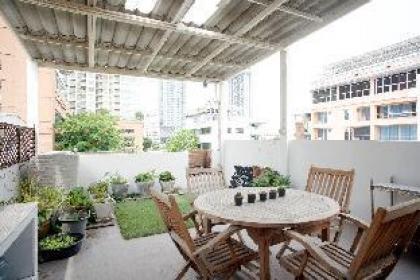 Elegant Oriental Home with Rooftop Terrace/BTS - image 16
