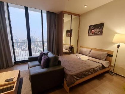 Rooftop pool gym  luxury cozy condo near BTS 716