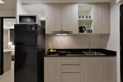 2 Bedroom 2 Bath 10 minutes walk to BTS Phloenchit - image 7