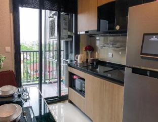a minute walk to sky train - full furnish/wifi - image 7