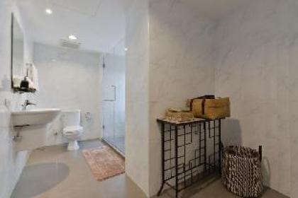 Apartment near BTS Ploenchit - image 11