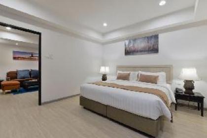 Apartment near BTS Ploenchit - image 4