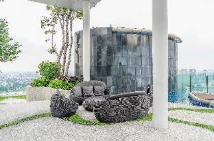 Deluxe family room - image 9