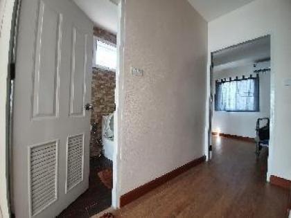 fourBR townhouse above 7-11 MRT Super Convenient - image 11