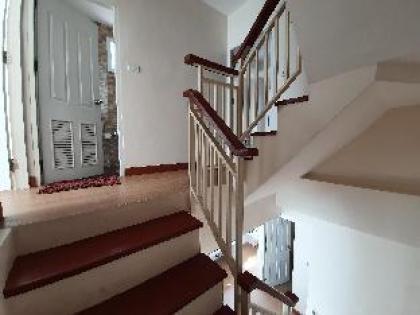 fourBR townhouse above 7-11 MRT Super Convenient - image 12