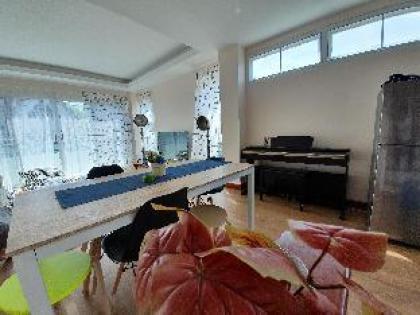 fourBR townhouse above 7-11 MRT Super Convenient - image 19