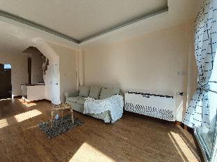 fourBR townhouse above 7-11 MRT Super Convenient - image 2