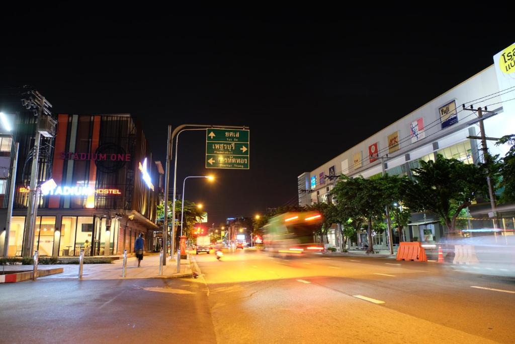 Siam Stadium Hostel - image 3