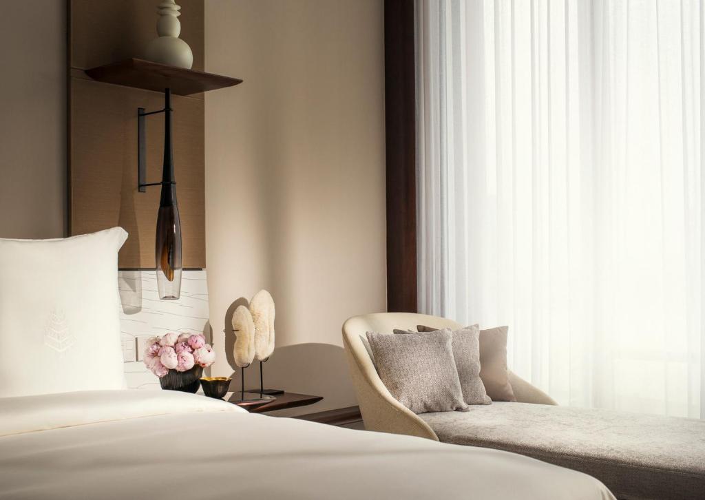 Four Seasons Hotel Bangkok at Chao Phraya River - image 5