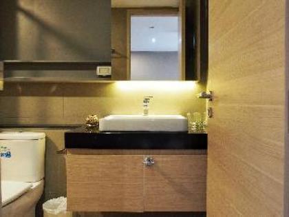luxury condo in Silom close 2 BTS wifi pool GYM - image 16