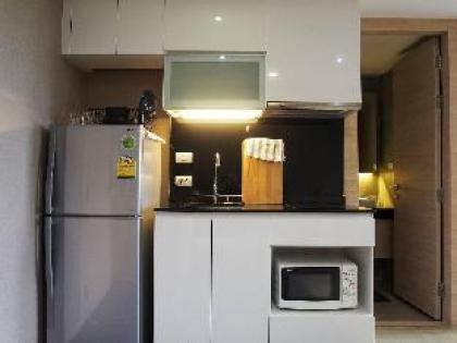 luxury condo in Silom close 2 BTS wifi pool GYM - image 4