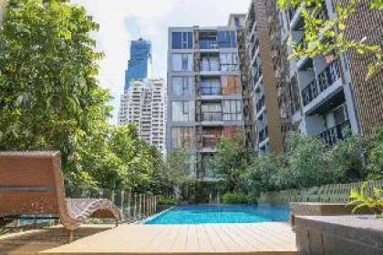SV Cozy condo in Silom BTS pool view 1BR