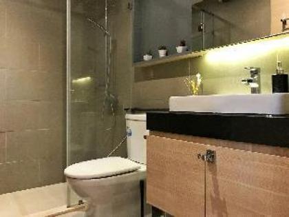 SV Cozy condo in Silom BTS pool view 1BR - image 12