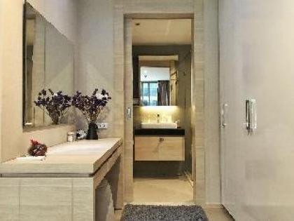 SII luxury condo in Silom BTS pool GYM wifi - image 13