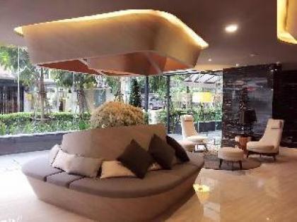 SII luxury condo in Silom BTS pool GYM wifi - image 3